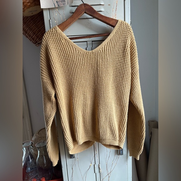Twist Back Sweater - Picture 4 of 6